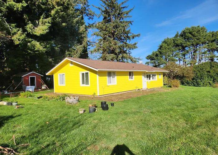 Lakeside Hostel & Guest House