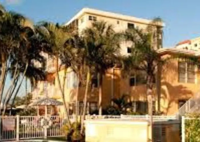 Hotel with Tennis: Aloha Apartments On The Intracoastal-Walk To The Beach