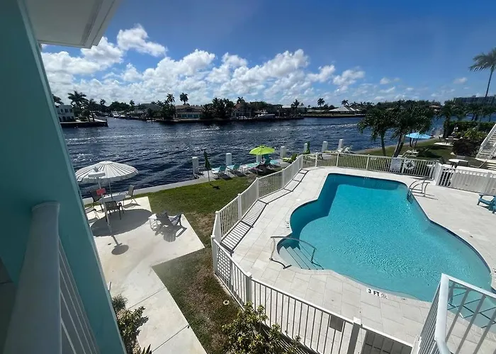Hotel with Tennis: Aloha Apartments On The Intracoastal-Walk To The Beach