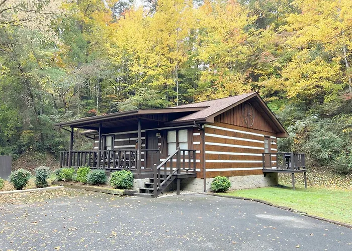 Pool Villa: Tucked Away Cabin