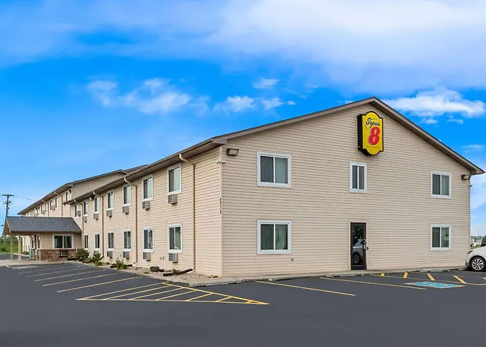 Cheap hotel: Super 8 By Wyndham Council Bluffs Ia Omaha Ne Area