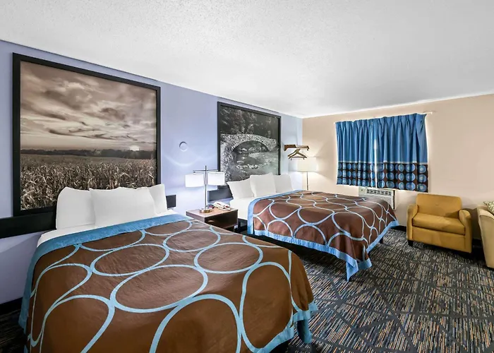 Cheap hotel: Super 8 By Wyndham Council Bluffs Ia Omaha Ne Area