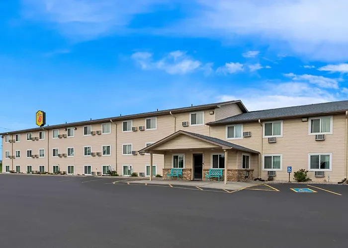 Cheap hotel: Super 8 By Wyndham Council Bluffs Ia Omaha Ne Area