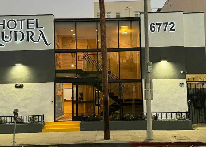 Сity center hotels Rudra - Hollywood