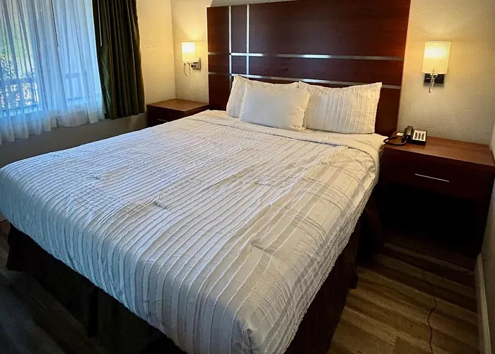 Western Holiday Lodge