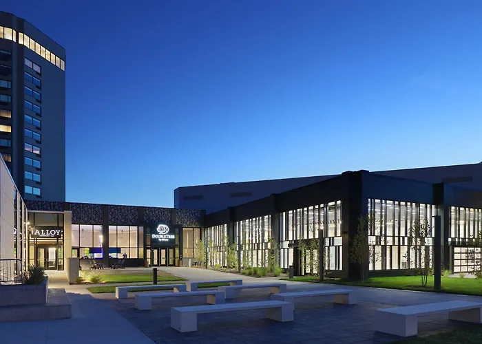 Luxury hotel only: Doubletree By Hilton Battle Creek