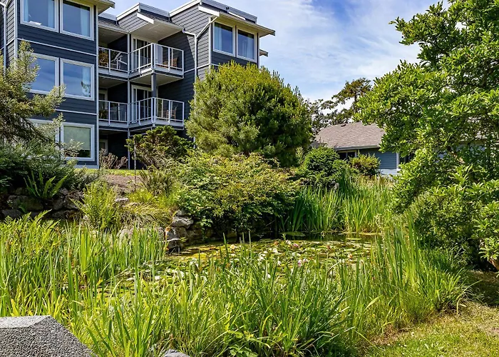 Dog friendly hotels Pacific Shores Resort & Spa