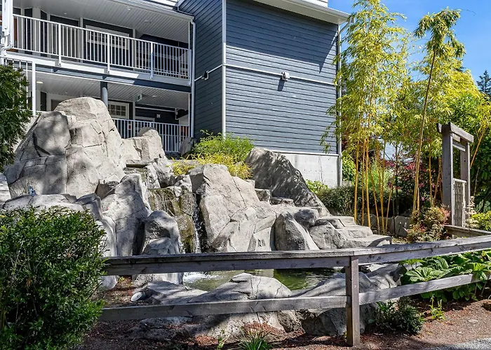 Dog friendly hotels Pacific Shores Resort & Spa