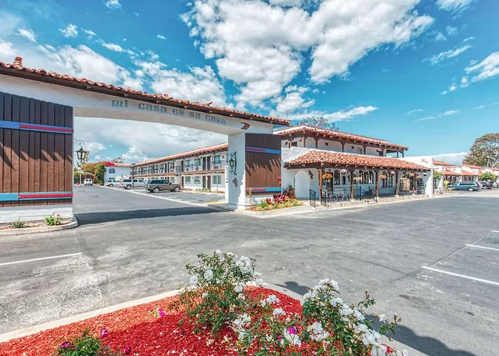 Hotel with pool: Casa Via Mar Inn, An Ascend Collection Hotel