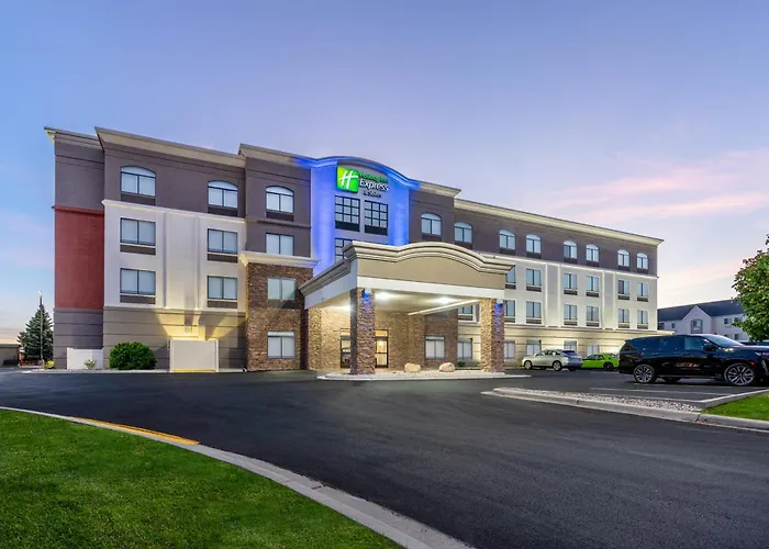 Hotel with pool: Holiday Inn Express Hotel & Suites Cheyenne By Ihg