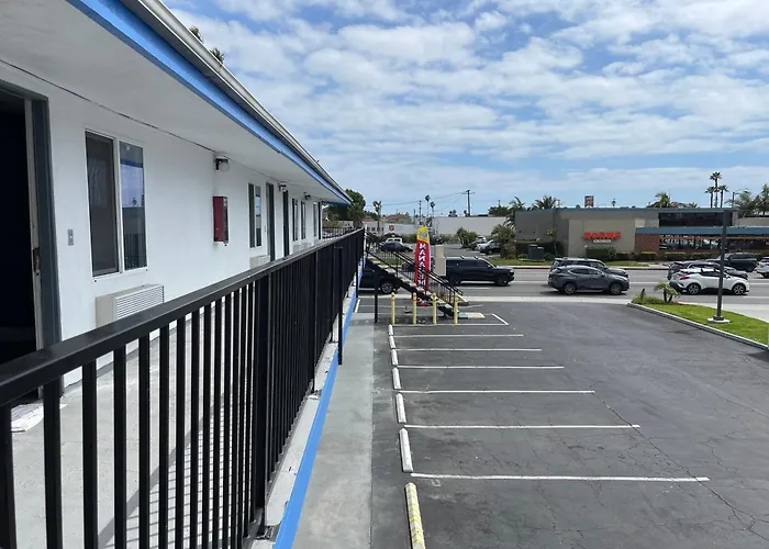 Pet Friendly hotel: Sunny Sands Inn