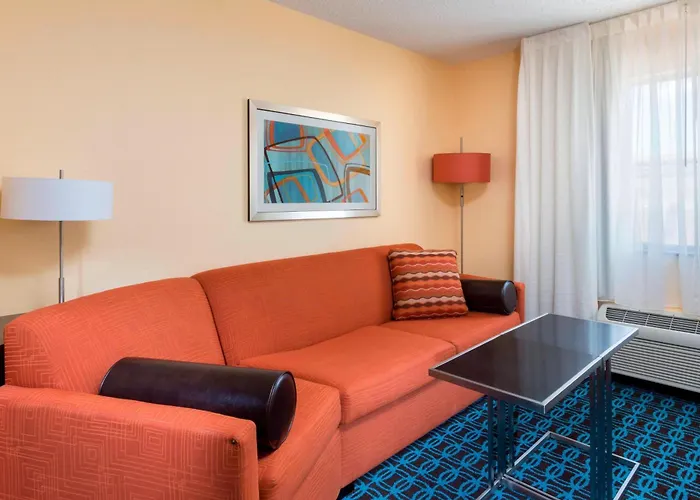 Hotel with pool: Fairfield Inn & Suites Temple Belton