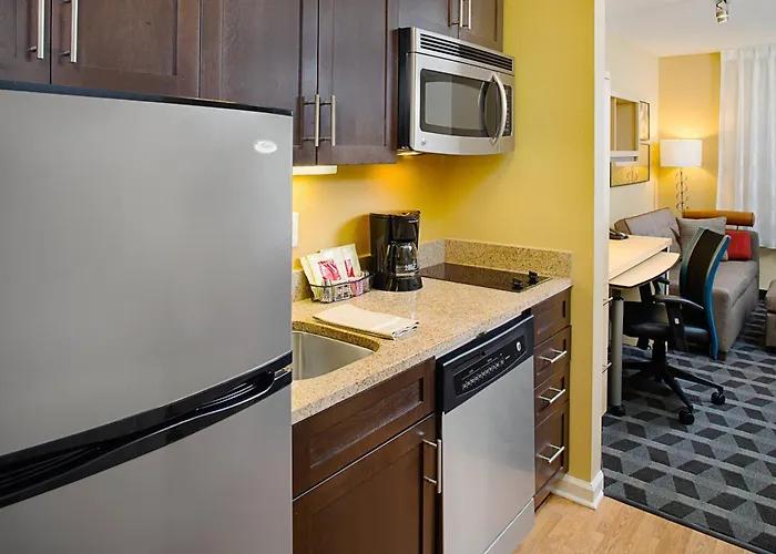 Luxury hotel only: Towneplace Suites By Marriott Fayetteville N / Springdale