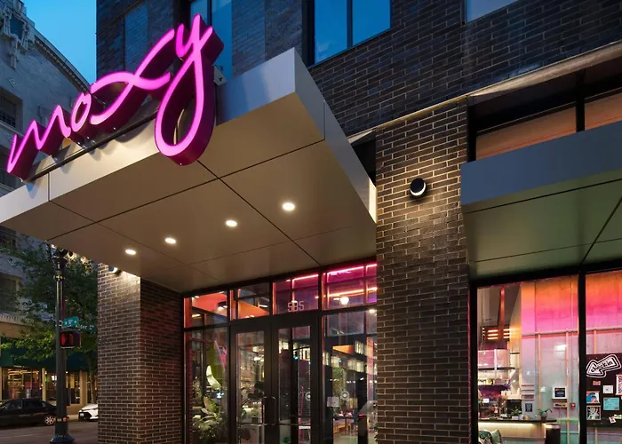 Family resorts Moxy Portland Downtown