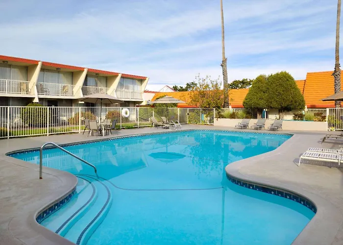 Hotel all'aeroporto: Travelodge By Wyndham Monterey Bay