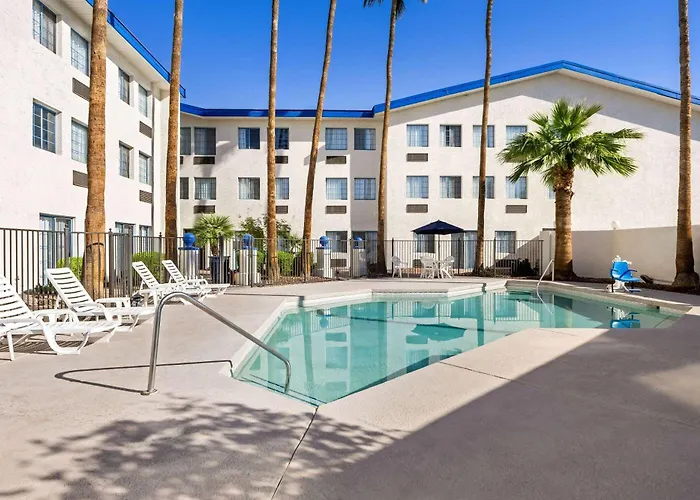 Jacuzzi hotel: Days Inn & Suites By Wyndham Mesa Near Phoenix