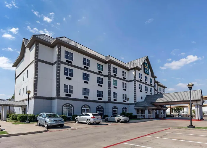 Quality Inn & Suites I-35 E-Walnut Hill