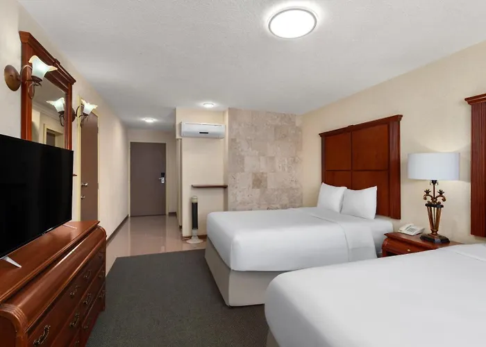  Howard Johnson By Wyndham Toluca