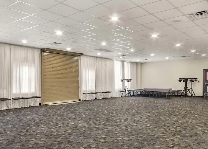 Family resorts Quality Inn & Suites Green Bay Downtown
