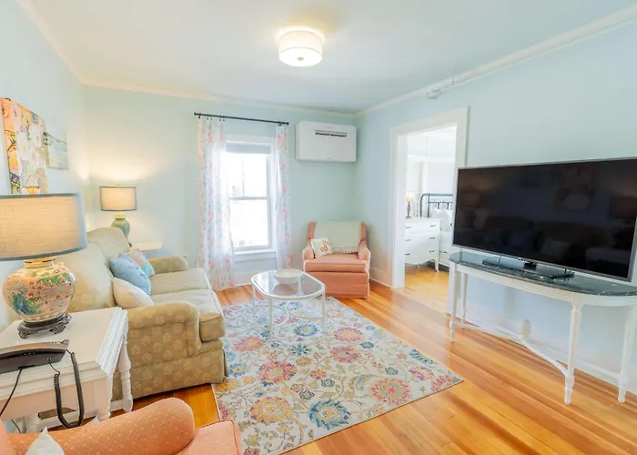 Cheap hotels Ocean House Boutique & Motel