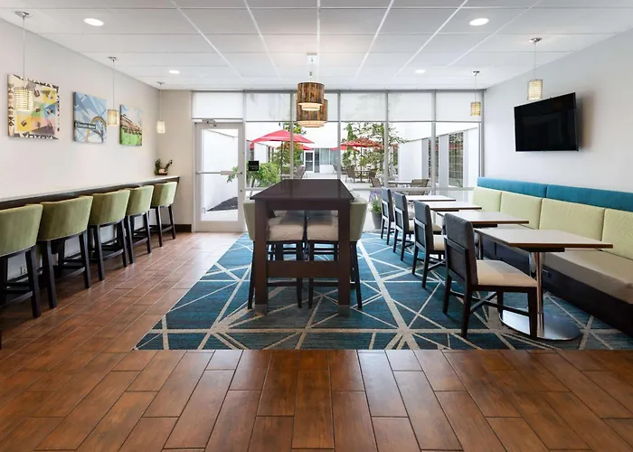 Hampton Inn & Suites