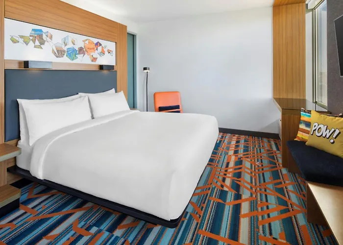 Pet Friendly hotel: Aloft Phoenix Airport