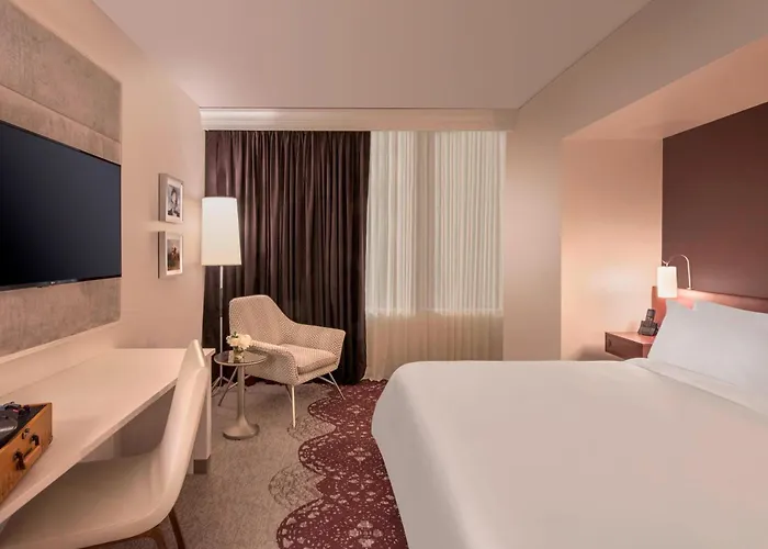 Resort: The Elizabeth Hotel, Autograph Collection