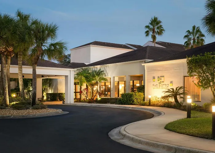 Hotels with pool Courtyard Melbourne West
