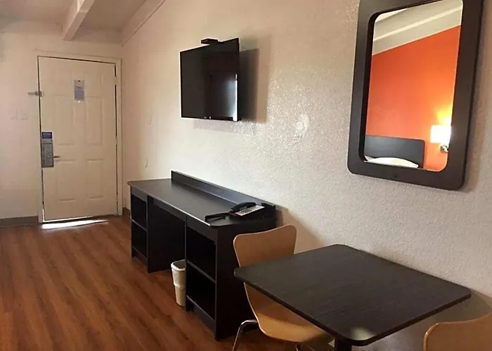 Boutique hotel only: Motel 6-Waco, Tx