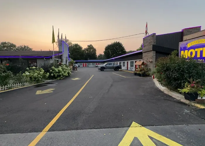 Crestwood Motel