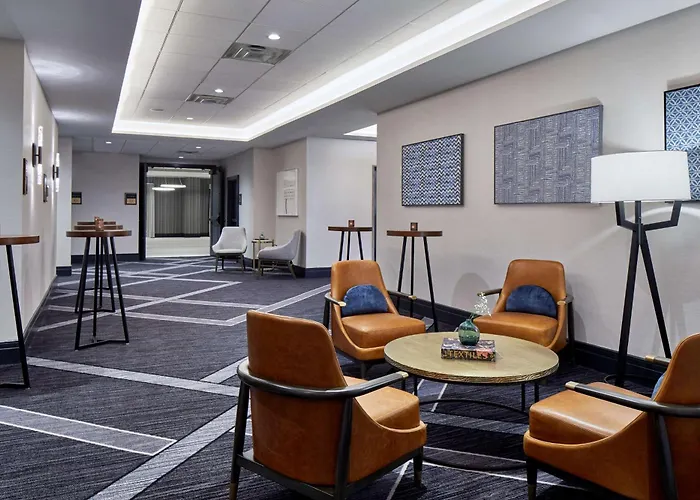Family Hotel: Cumberland House Knoxville, Tapestry Collection By Hilton