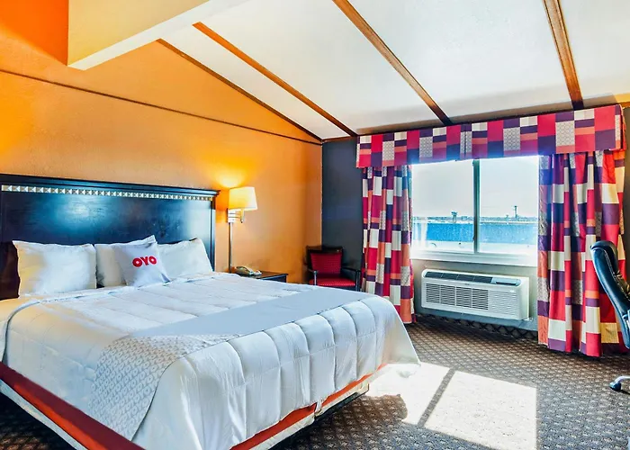 Airport Hotel: Oyo Townhouse Dodge City Ks