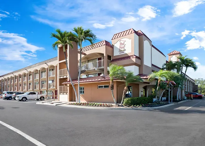 Hotel mit Pool: Red Roof Inn Plus+ & Suites Naples Downtown-5Th Ave S