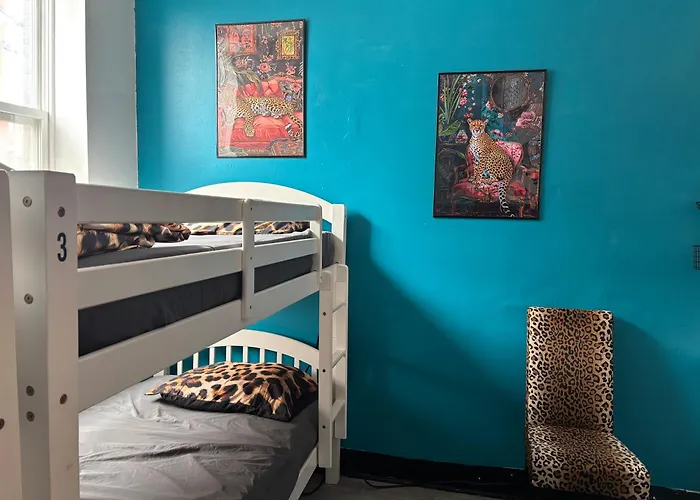 Queen Nest Hotel