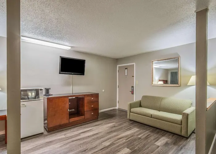 Econo Lodge Inn & Suites Yreka