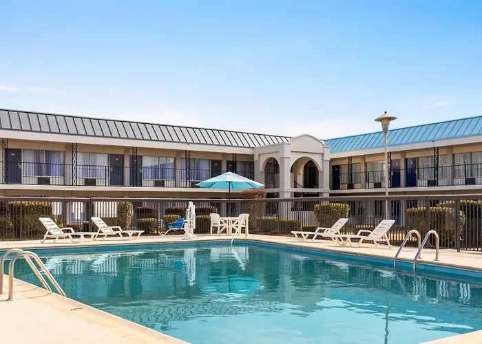 Days Inn By Wyndham Emporia