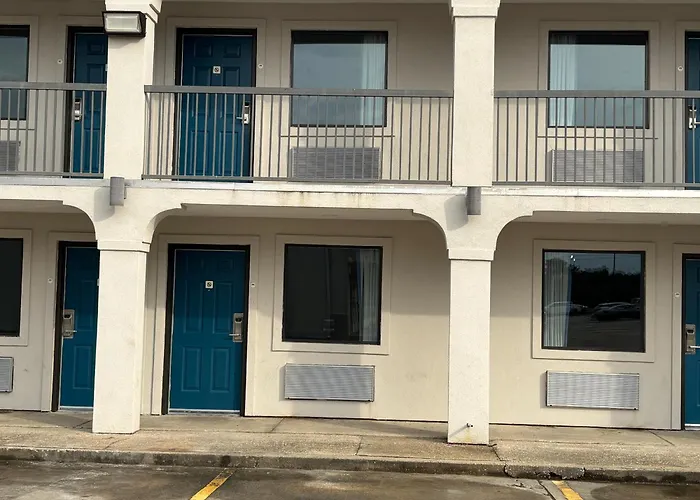 Cheap hotel: Motel 6-Sulphur, La