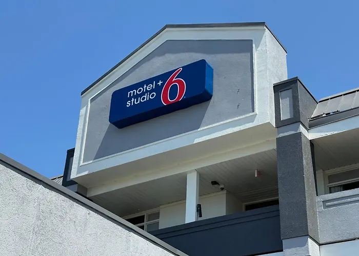 Cheap hotel: Motel 6 Charlotte, Nc - Airport South
