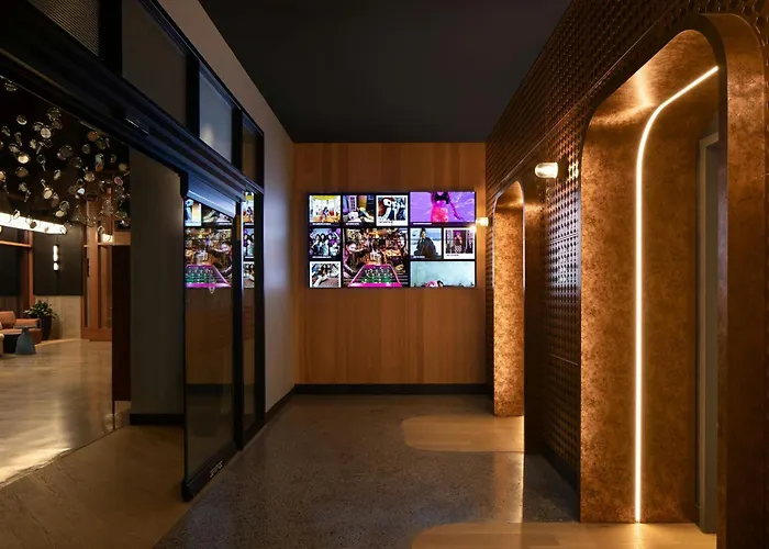 Moxy Montreal Downtown