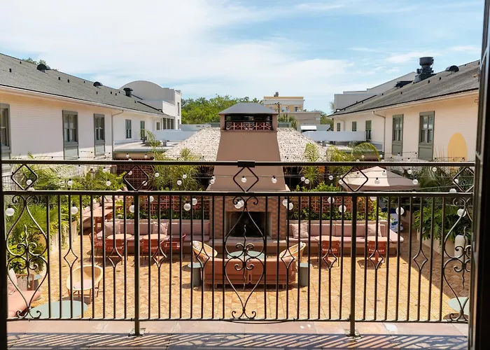 Family Hotel: The Ryder Hotel