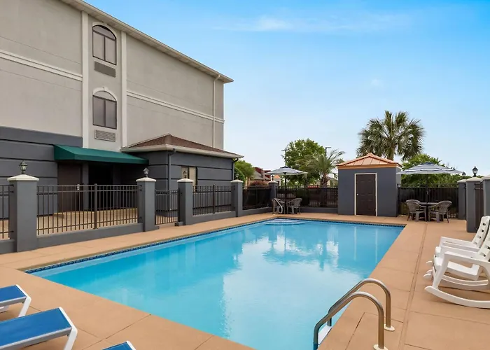 Golf hotel: Days Inn & Suites By Wyndham Prattville-Montgomery