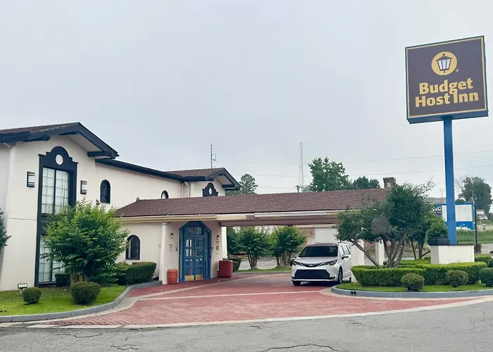 Dog friendly hotels Budget Host Inn- Medical Center