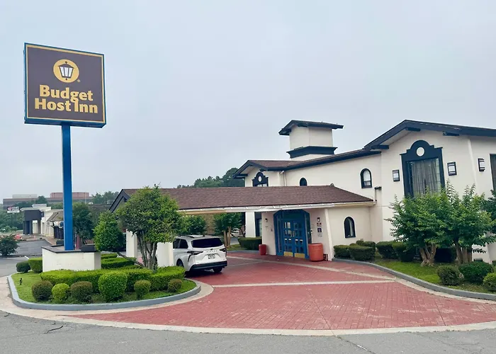 Dog friendly hotels Budget Host Inn- Medical Center