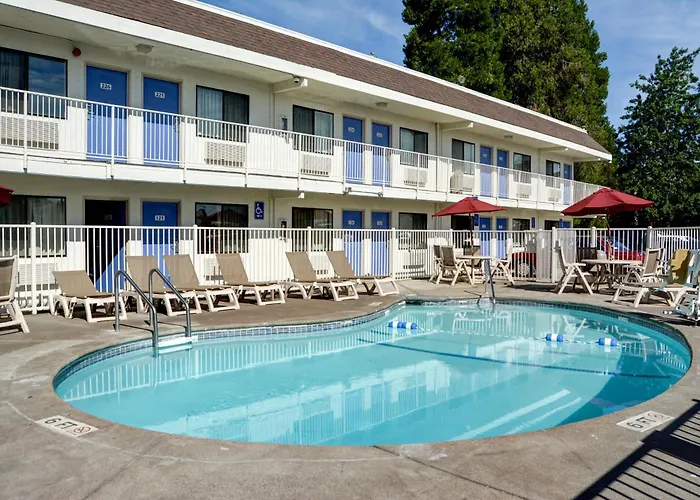 Cheap hotel: Motel 6-Salem, Or