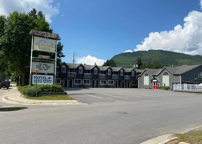 Monashee Lodge