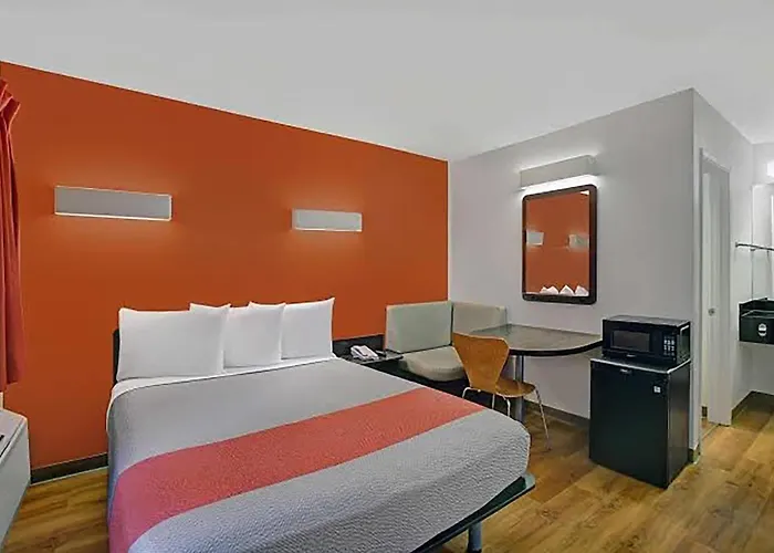 Hotel: Super 8 By Wyndham Santa Clara