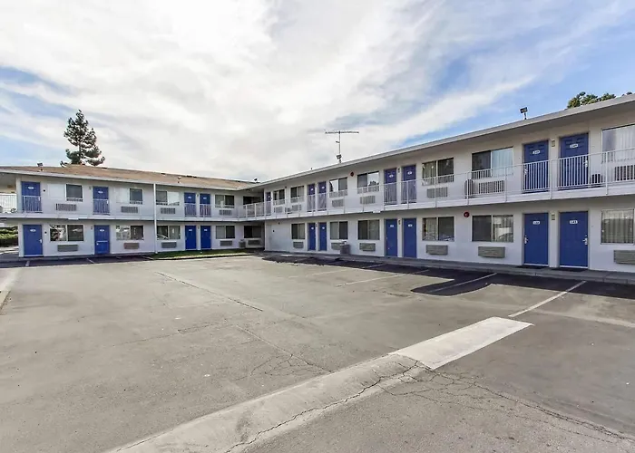 Hotel: Super 8 By Wyndham Santa Clara