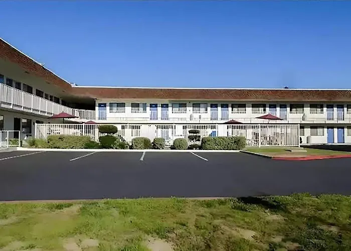 Hotel: Super 8 By Wyndham Turlock