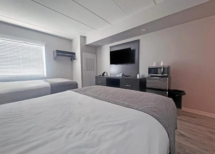 Hotel with pool: Bolero Resort