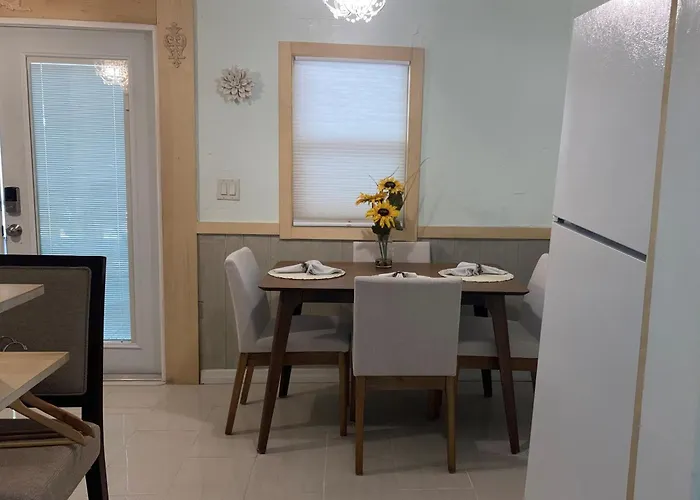 Cheap hotels Manatee Palms